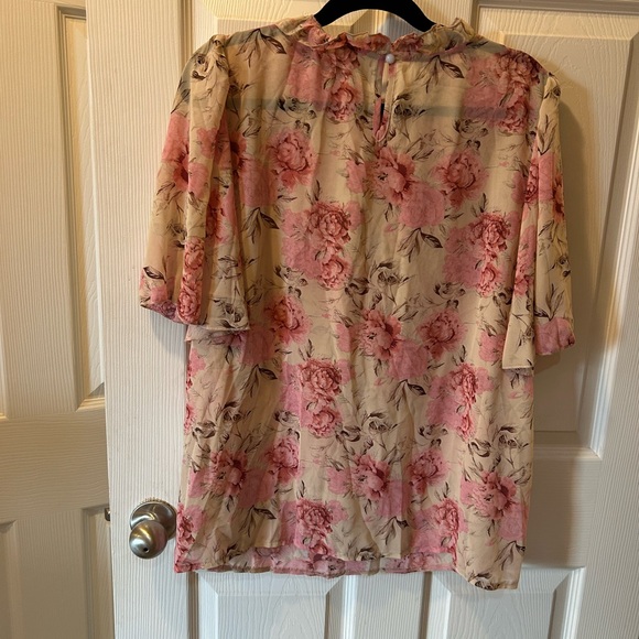 SHEIN Curve 3X Sheer Pink and Cream Floral Blouse 2/Butterfly Sleeves NWOT - Picture 6 of 6